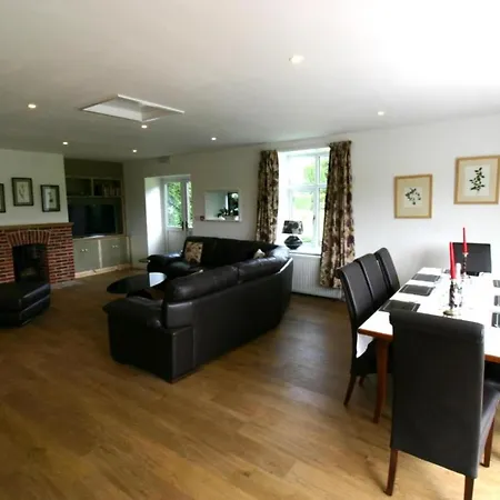 Garden House At The Red House Estate Nyaraló