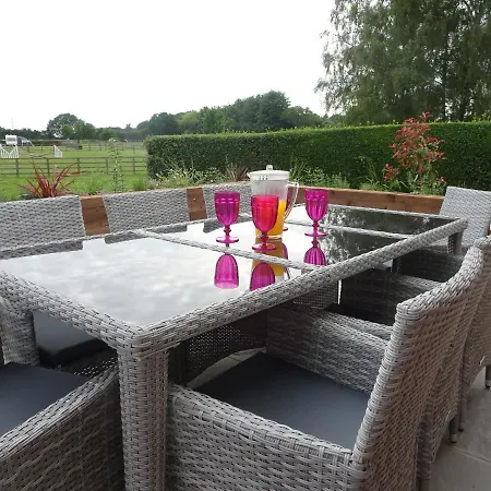 Nyaraló Garden House At The Red House Estate *